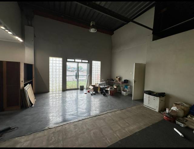 548M² WAREHOUSE TO LET IN LANSERIA